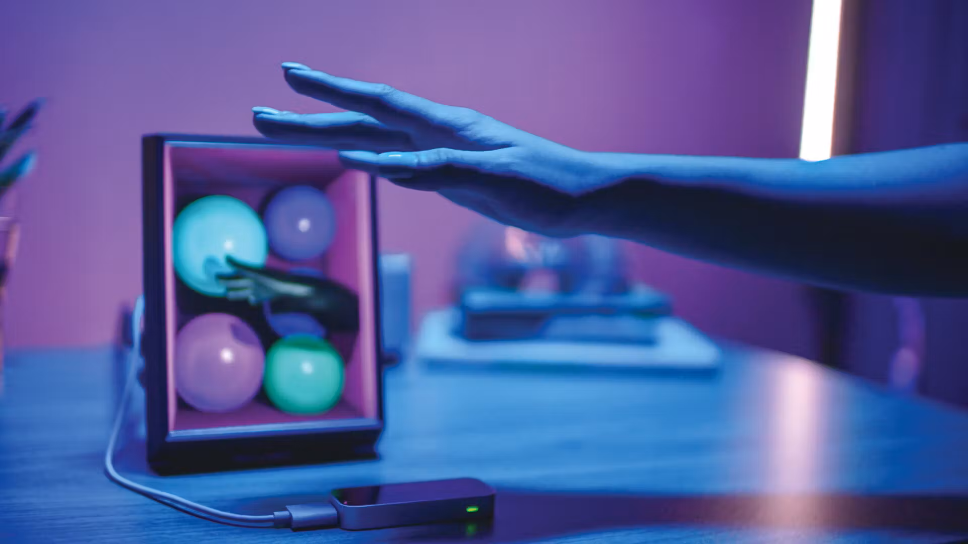 Looking Glass holographic display showcasing 3D content without the need for glasses.